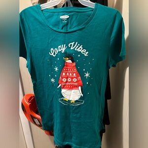 Old navy cozy vibes green winter Xmas shirt sleeve tee medium